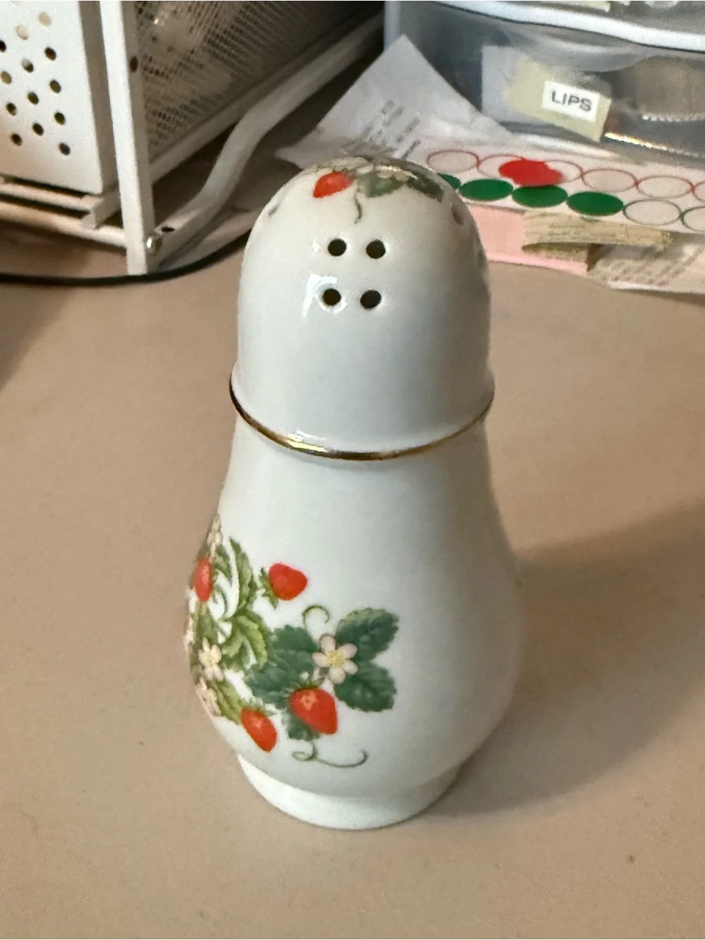 Vintage 1979 Sugar Shaker Avon Strawberries Porcelain 22K Gold Trim Exc Used Cnd